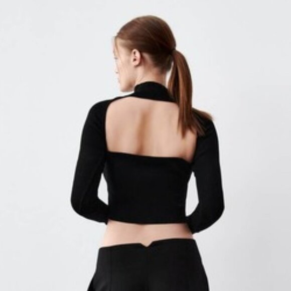 NWT. Zara Black Cutout Turtleneck Cropped Sweater. Size M. - Picture 2 of 8
